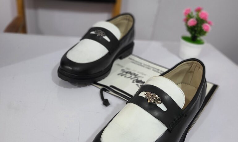 Paragon Footwears