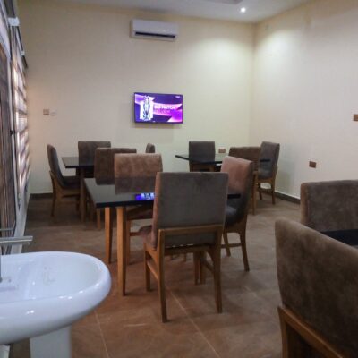 Trappers Suites & Lounge 