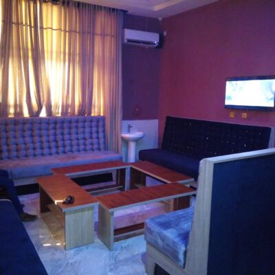 Trappers Suites & Lounge 