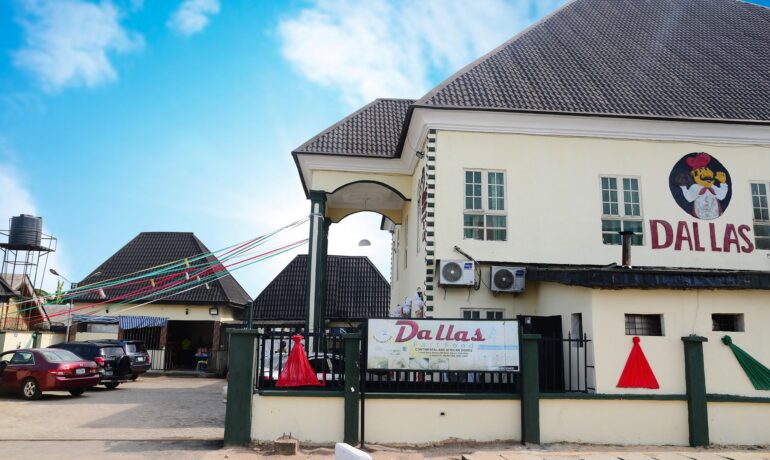 Dallas Eatery & Bar 