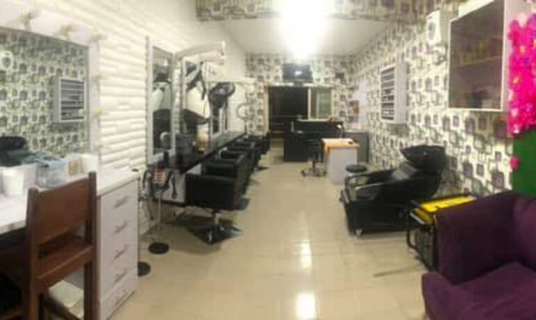 Femiluxe Makeup & Unisex Salon Lounge 