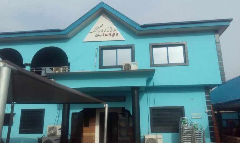 Movida Lounge and Suites