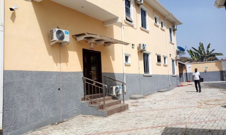 Trappers Suites & Lounge 