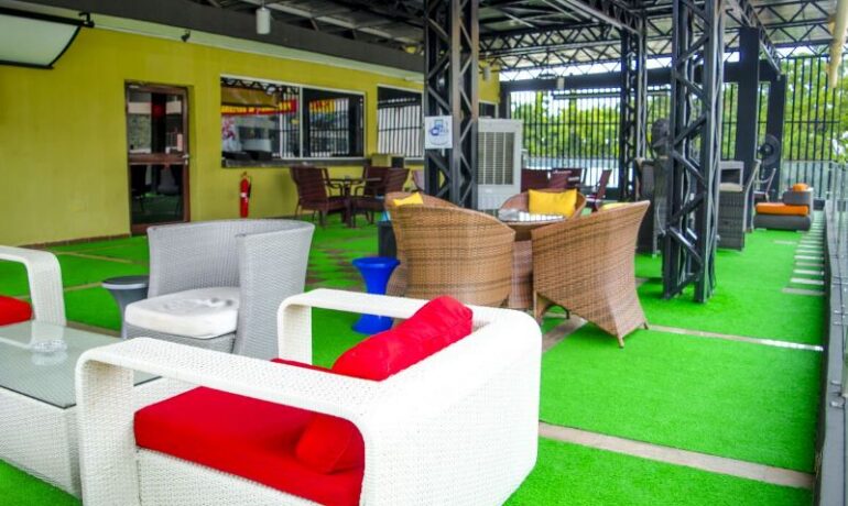 XHALE Lounge 