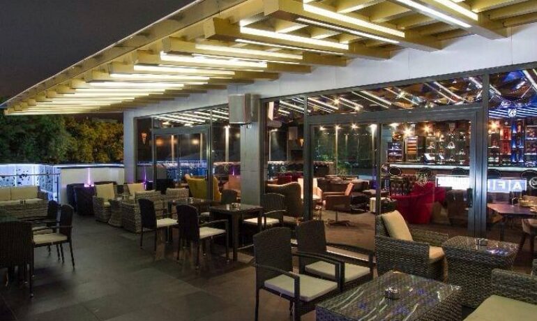 Zee Lounge 