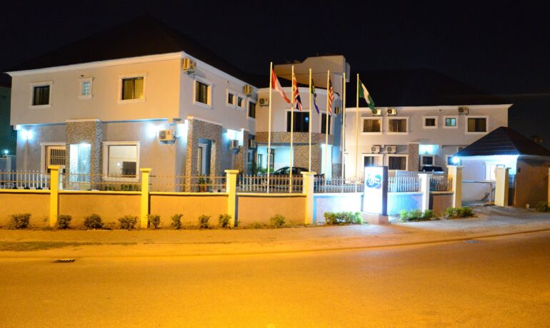 Bjorne Suites 