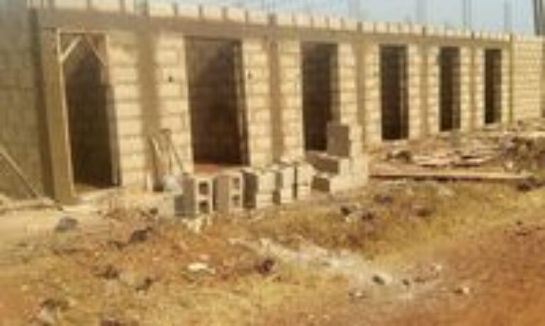 Oluwaseuny Home Contractor – Bricklayer 