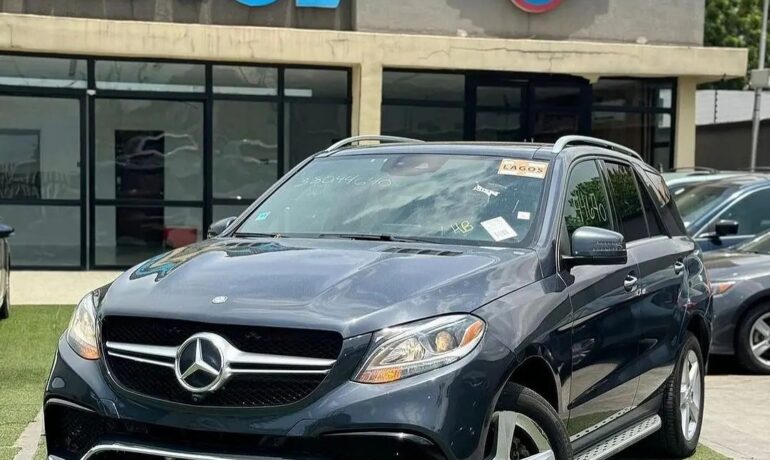 Sommet AUTOS & Real Estate