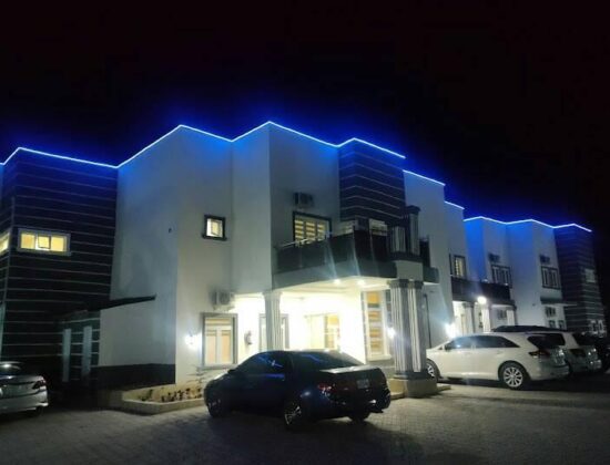 WhiteHill Luxury Hotel, Apartments & Suites