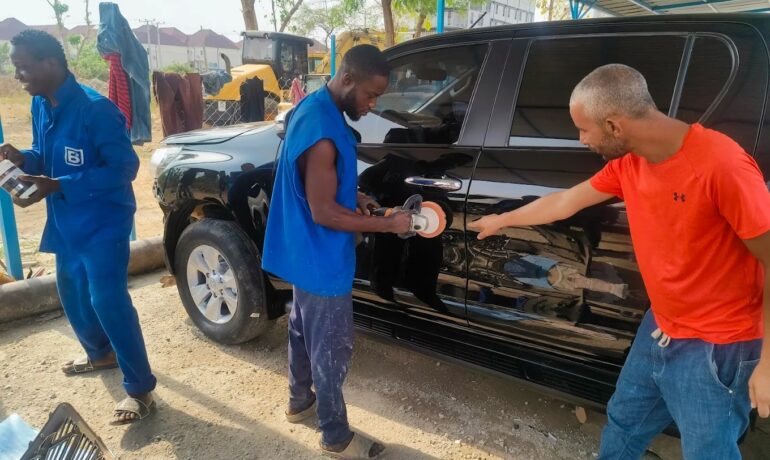 Active Automobile Mechanic Workshop