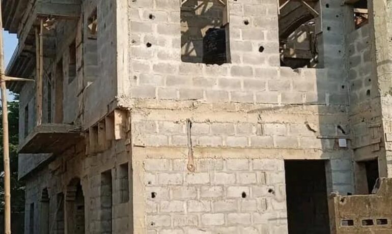 Lukmoney Carpenter and Buildings Construction