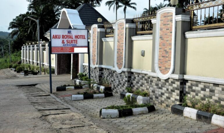 Aku Royal Hotel and Suite
