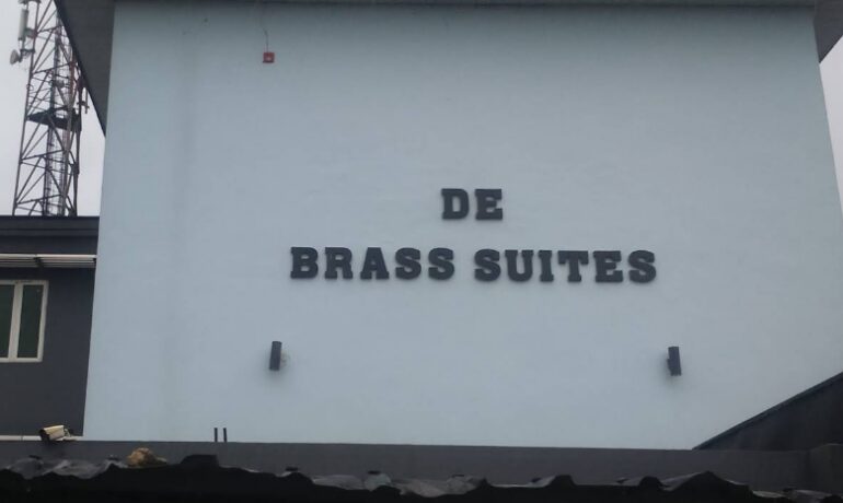 De Brass Suites