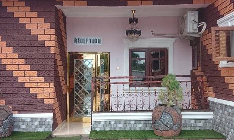 De Mighty Hotel & Suites