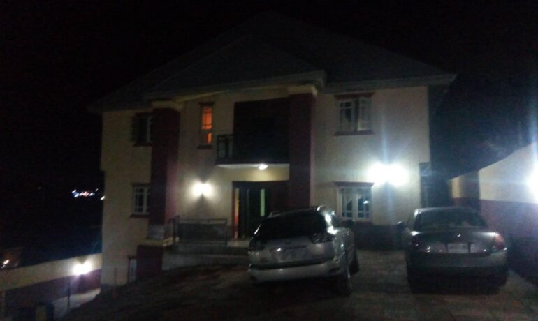 Duchez Hotel and Suites