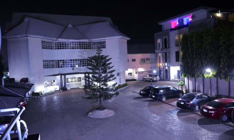 Golphins Hotel and Suites