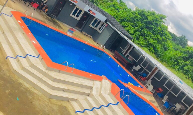 La Royal Hotel and Suites