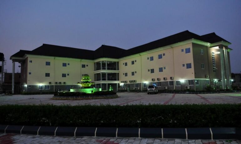 Nelly’s Newtown Hotel And Suites, Oba