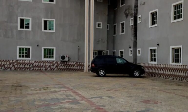 Phamvee Hotel And Suites