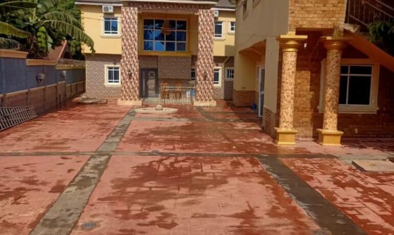 Royal Bliss Hotel & Suites