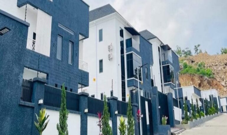Sterling Apartment & Suite
