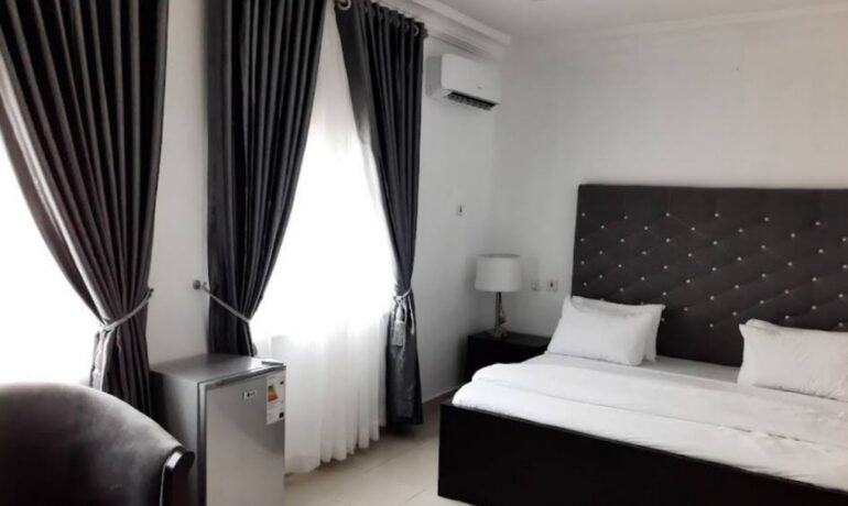 Blue Island Hotel And Suites