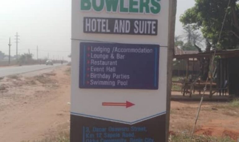 Bowlers Hotel and Suites