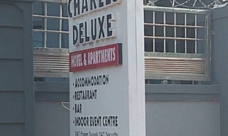 Charles Deluxe Hotel and Apartments