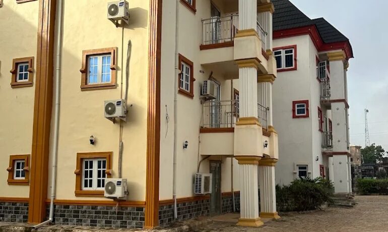 Cliffsandra Hotel & Suites
