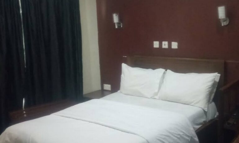 Crowne Boutique Hotel