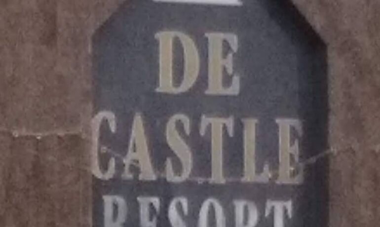 De Castle Hotels & Resort