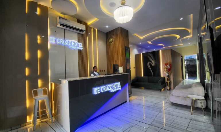 DE CRUZZ Hotel