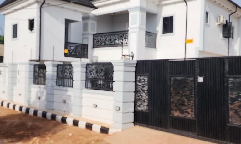 De Daniels Hotel and Suites