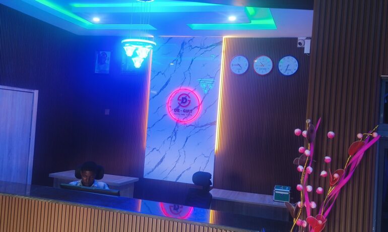 De Gift Hotel and Suites
