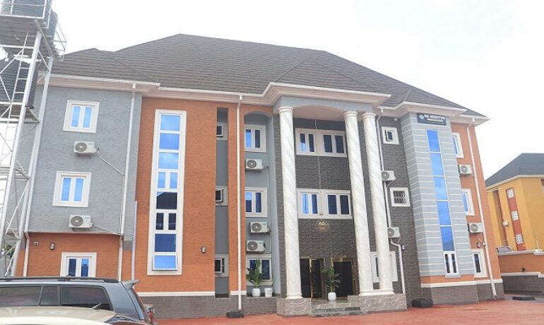 De-Mentus Hotel – De-Mentus Royale Hotel and Suites