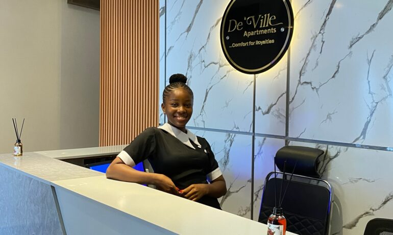 De’Ville Apartment & Lounge