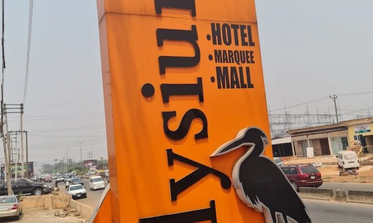 Elysium 130, Maquee and Hotel