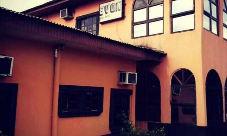 Evon Place Hotel