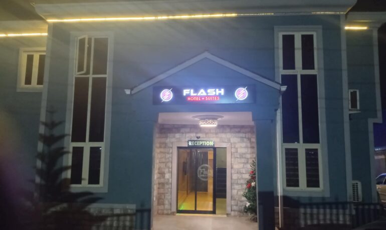 FLASH HOTEL & SUITE