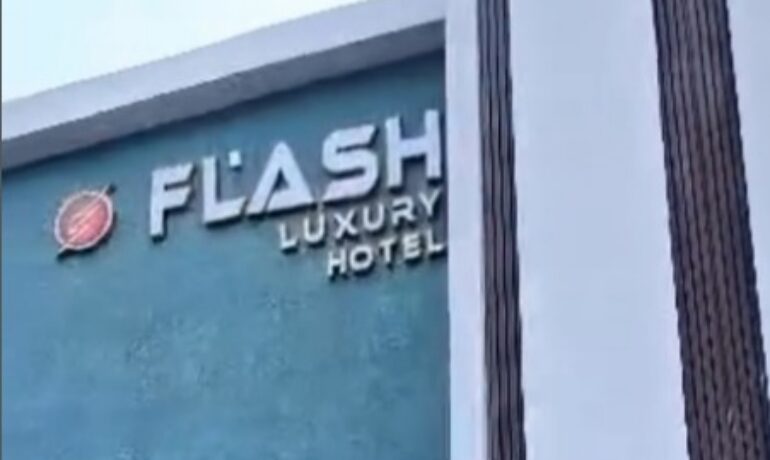 Flash Luxury Hotel