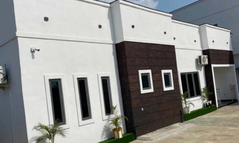 Gracious Executive Suites And Hotel