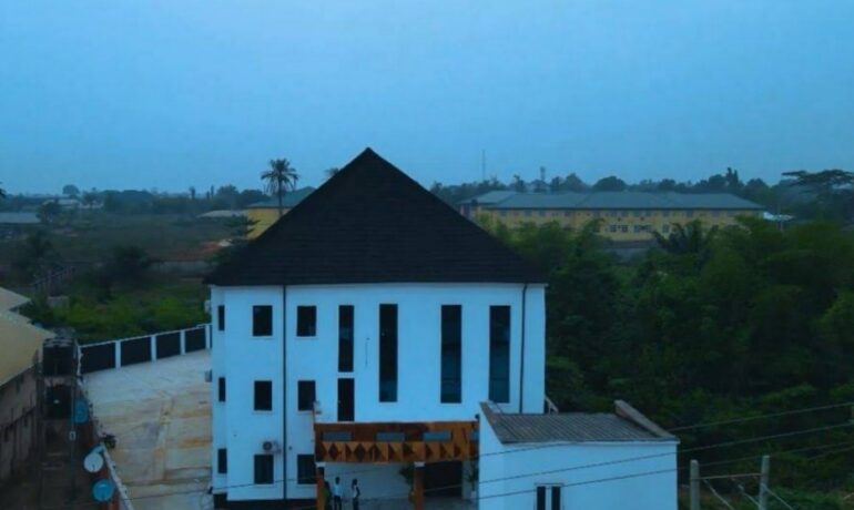 HP Luxury Hotel & Suites