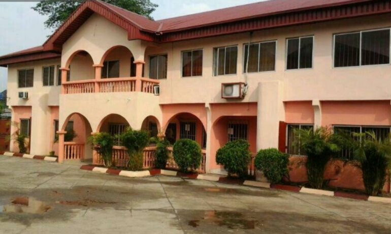 Helena’s Hotel