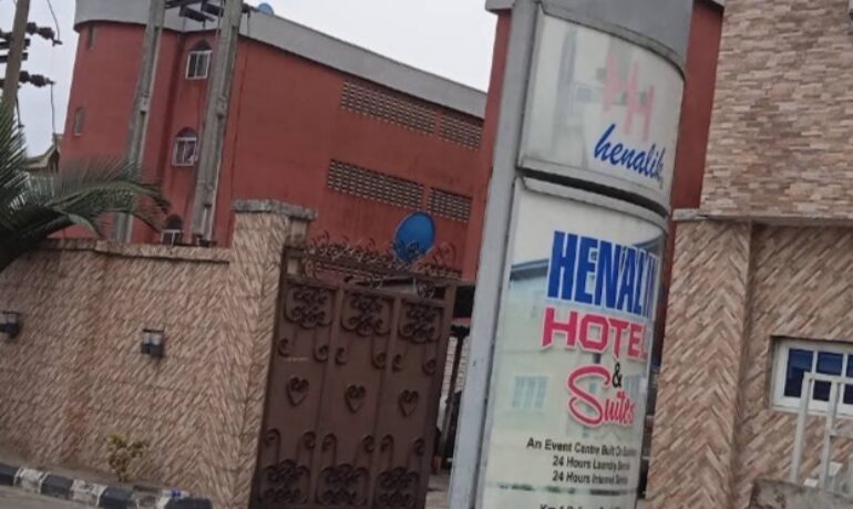 Henalik Hotel And Suites