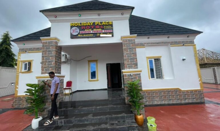 Holiday Place Hotel