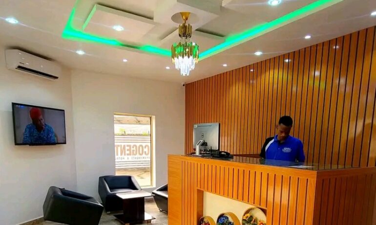Hot Point Hotel And Bar