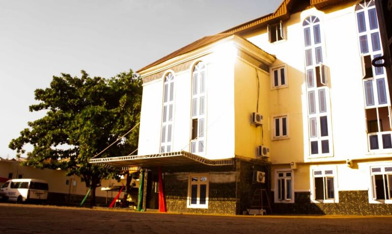 Hotel De Tycoon