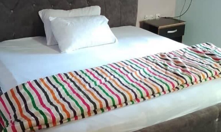 JBs Place Hotel – JBees Hotel and Lounge