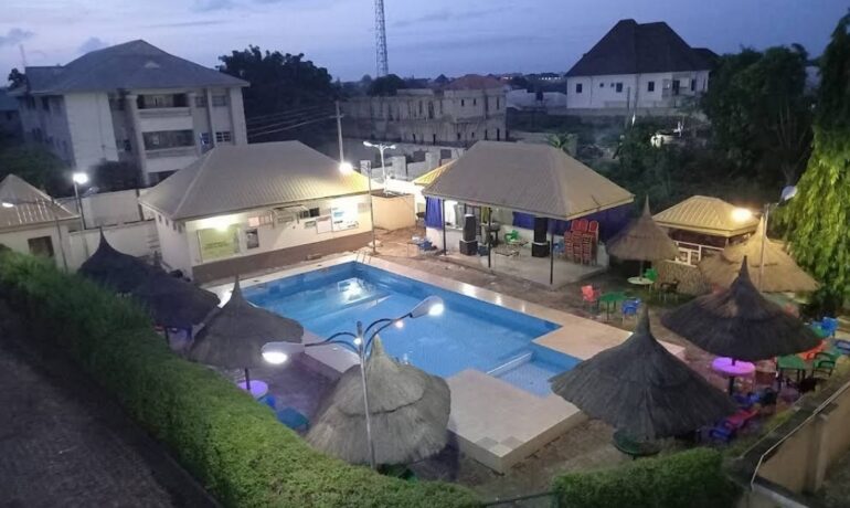 Kim Royal Hotel and Suites