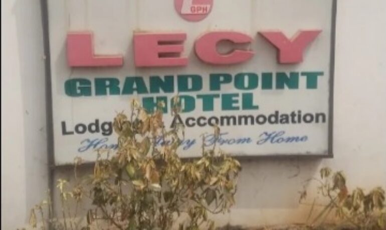Lecy Grand Point Hotel